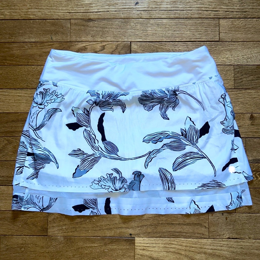 Athleta Golf Tiered Tennis Skirt Women’s Size Small EUC Floral Navy White